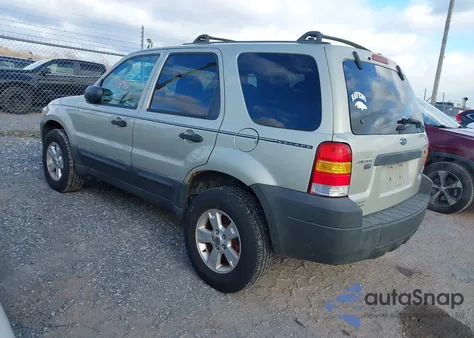 2005 Ford Escape Xlt z USA, uszkodzony, nr VIN 1FMYU93115KB75462